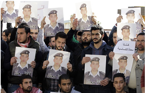 Jordanians protest ISIS killing.