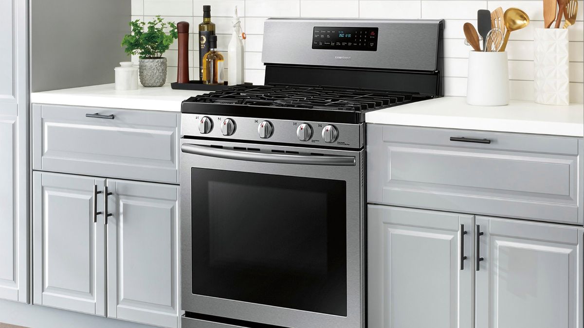 All About Pro-Style Kitchen Stoves - This Old House