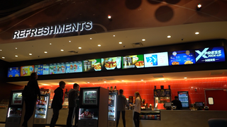 Showcase Cinemas brightens its digital signage at a concession stand with PPDS. 