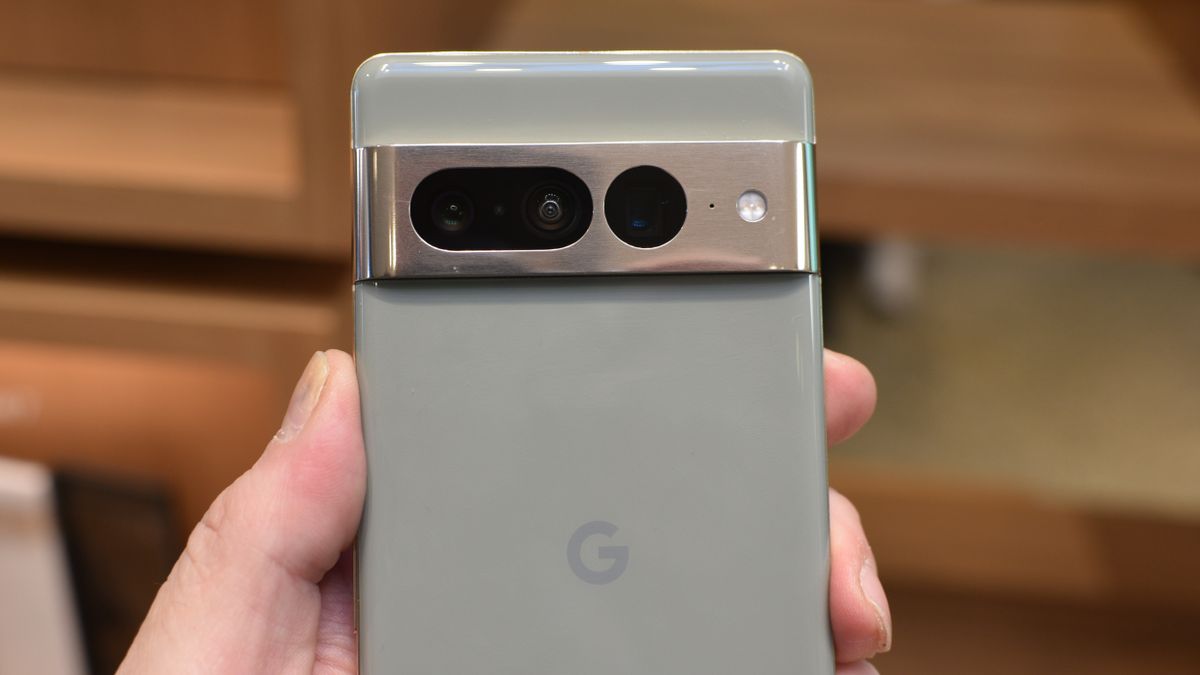 google pixel 7 pro versus iphone 14 pro max