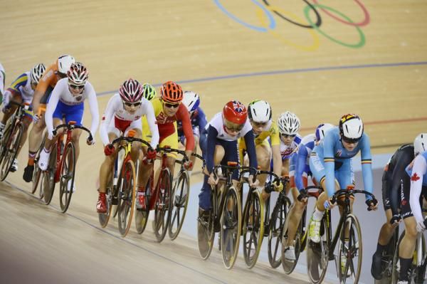 Early action in the omnium elimination race