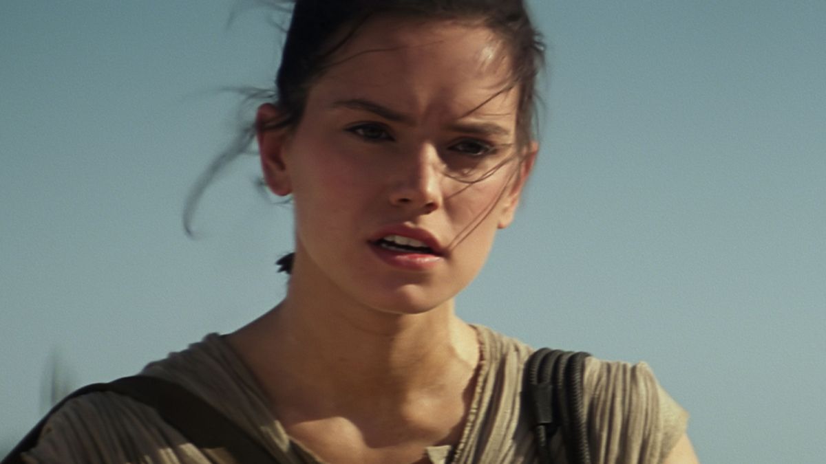 151210_daisy_ridley_as_rey.jpg