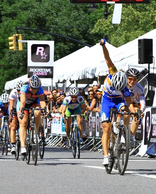 Kristin Lotito (CRCA/Houlihan- Lokey Sanchez) gains enough points to win her sprint as well as the overall. Congrats to all.