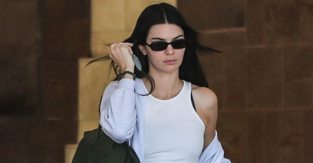 The Summer Shoe Trend Fashion People Are Wearing With Leggings