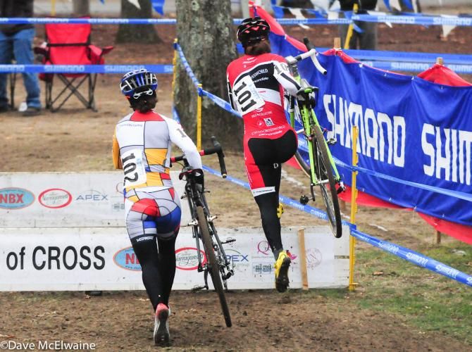 Crystal Anthony (Cyclcorossworld.com) leading Arley Kemmerer over the barriers.