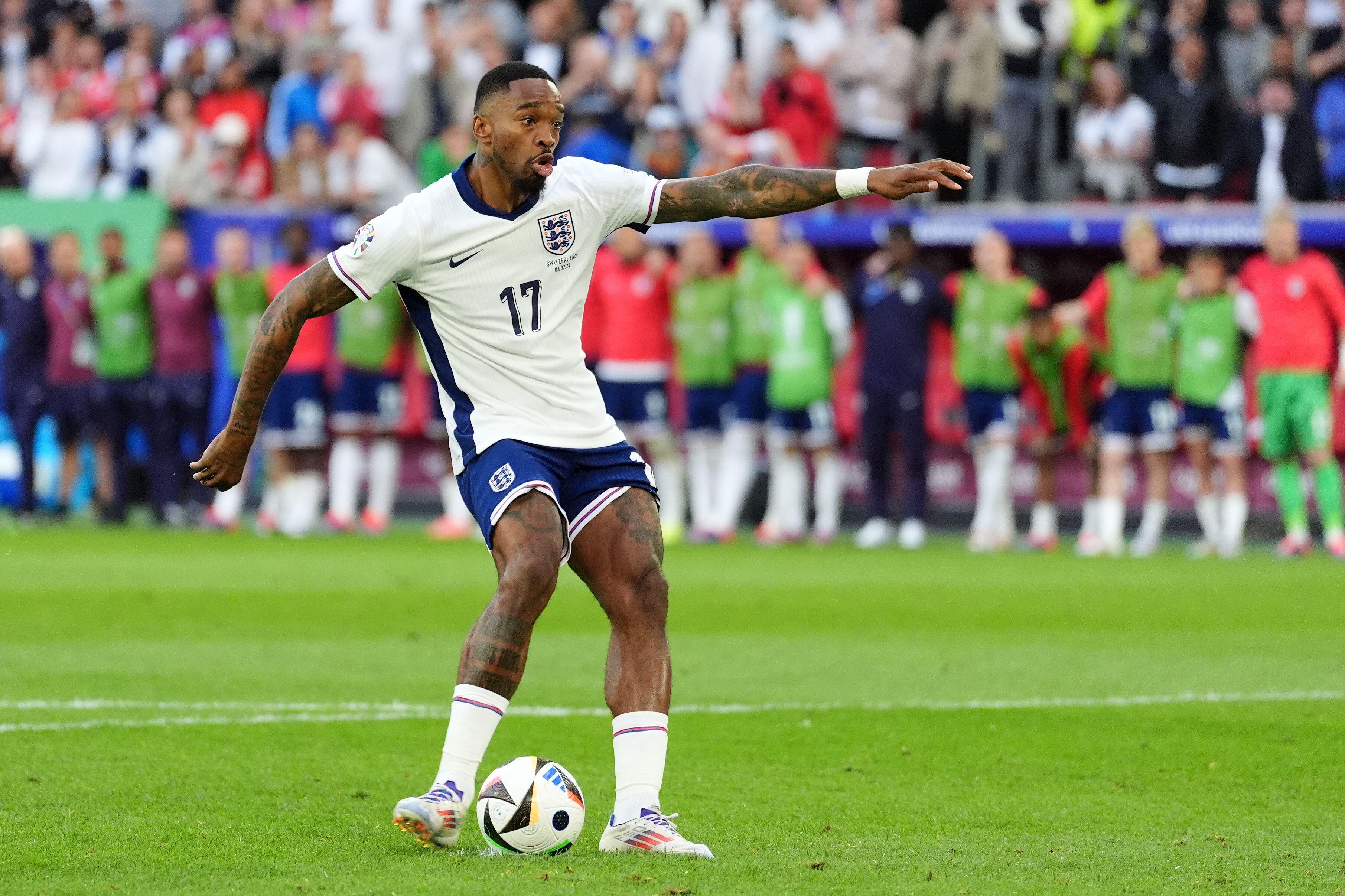 Ivan Toney segna il suo rigore durante la vittoria ai quarti di finale dell'Inghilterra contro la Svizzera