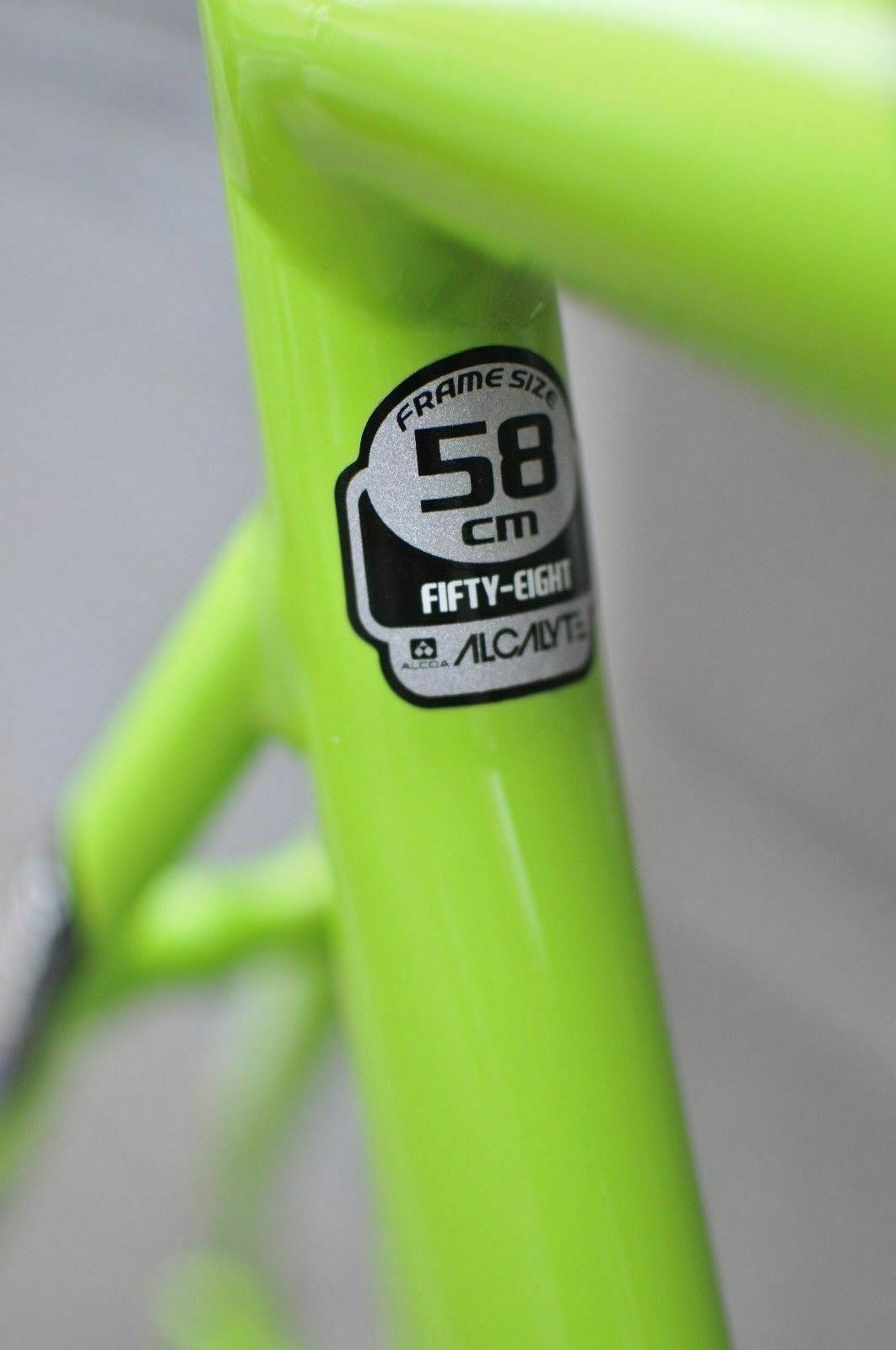 A 58cm frame would have no doubt suited the likes of Liquigas rider Pippo Pozzato back in 2007, and the buyer will need to be on the taller side if they want to build this up into what would be a stunning time trial machine