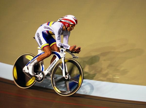 Juan Esteban Arango Carvajal (Colombia) rides to a silver medal in the men's pursuit.