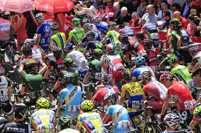 The peloton gather at the start of stage 8