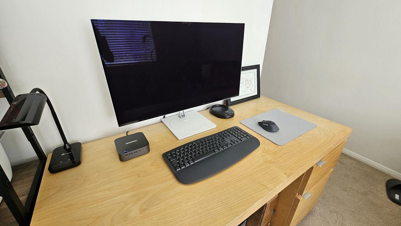 The Logitech Signature Comfort Plus Combo MK880 on a desk