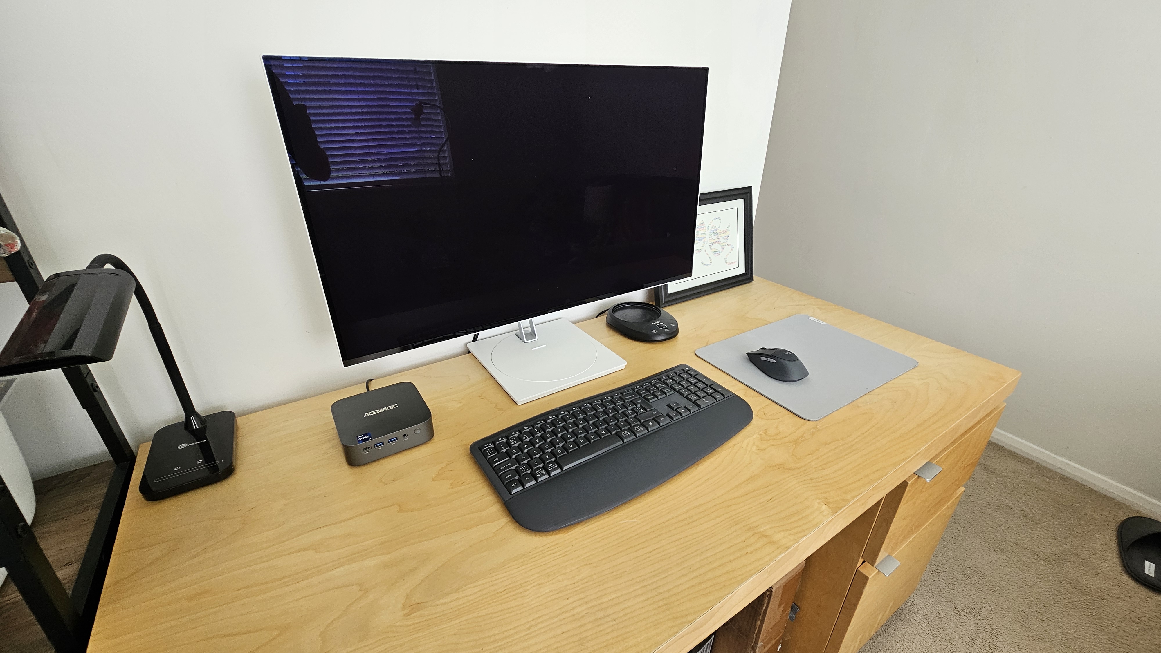 The Logitech Signature Comfort Plus Combo MK880 on a desk