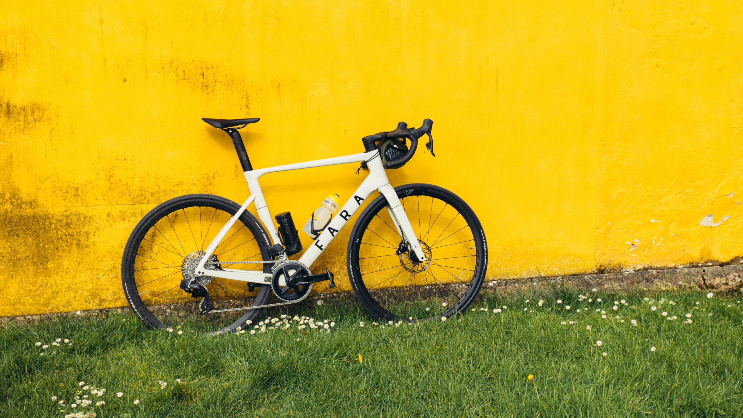 Fara F/Road review: A good looking mile-muncher that needs better ...