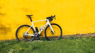 Fara F/Road review: A good looking mile-muncher that needs better wheels