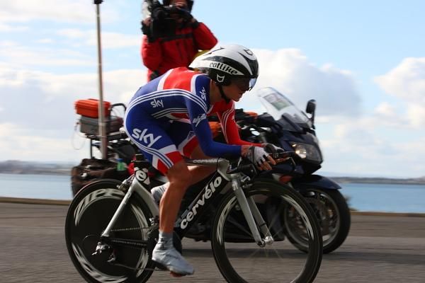 Emma Pooley (Great Britain) on the way to gold