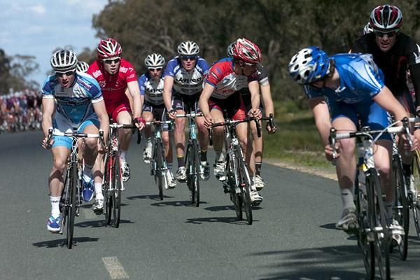Heads were turning as riders went on the attack in the early kilometres of stage three.