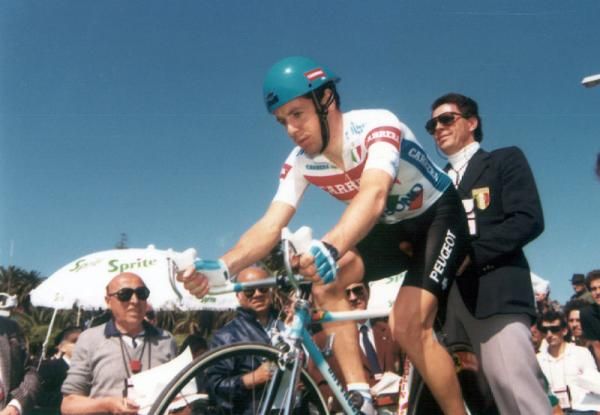 Stephen Roche prepares to propel the cream of late 1980s aero technology off the start ramp for the 1987 Giro d'Italia prologue.