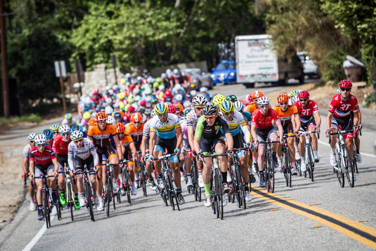 Riders fight to get to the front of the men&rsquo;s group