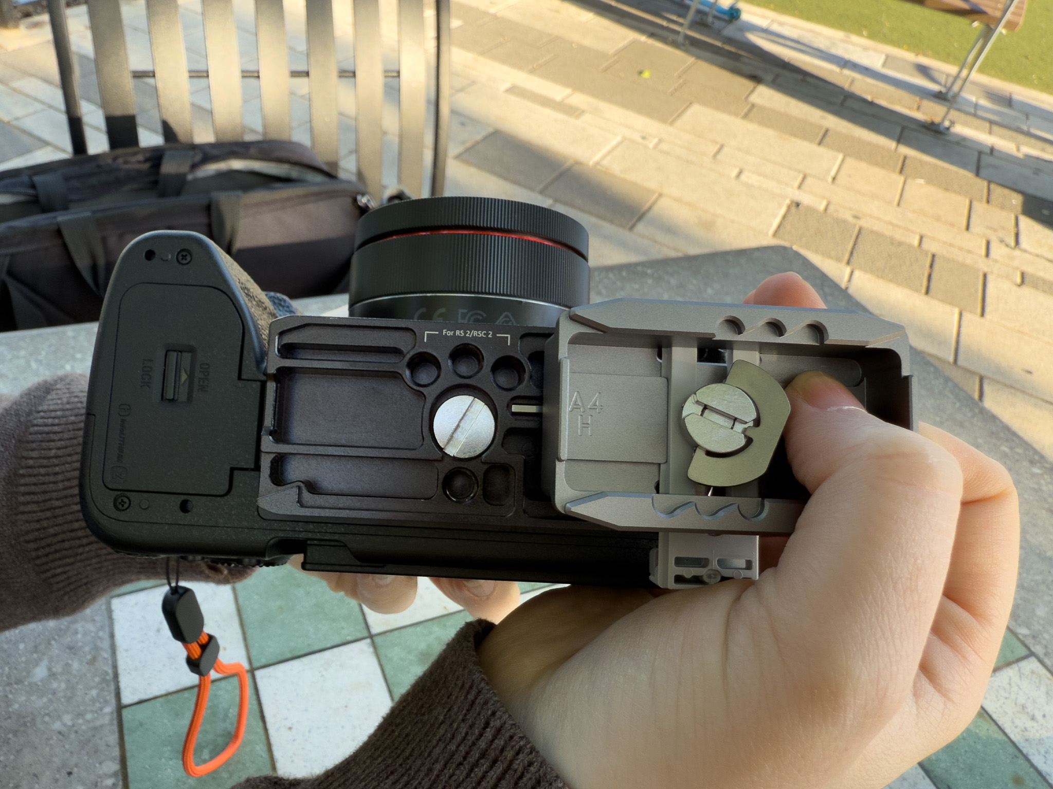 DJI RS4 Mini_New baseplate size comparison to camera cage