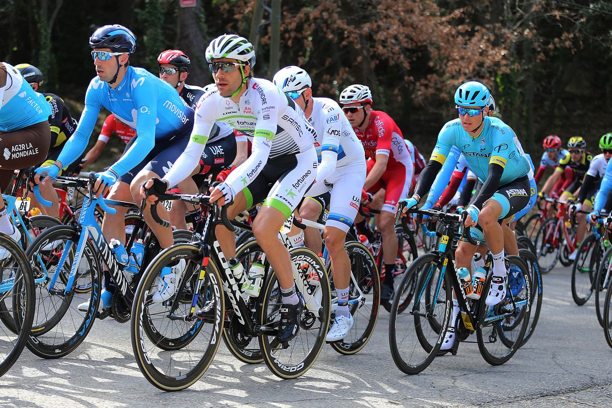 The peloton on stage 5 of Paris-Nice