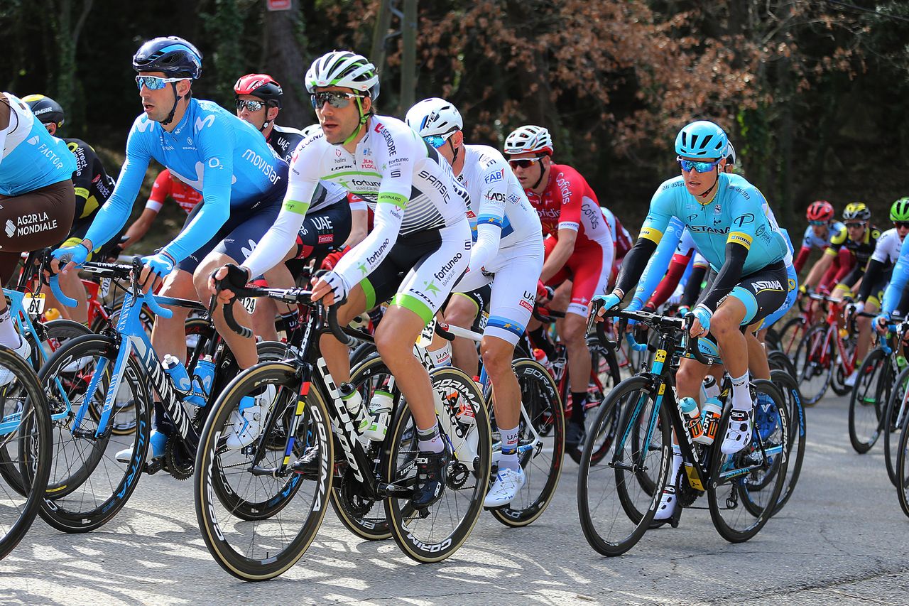 The peloton on stage 5 of Paris-Nice