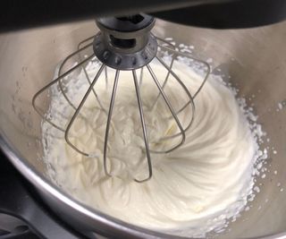 Whipping cream in the KitchenAid 5.6L Bowl Lift Stand Mixer