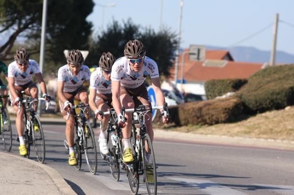 Julien Berard (AG2R) leading the peloton for his leaders, Peraud and Riblon.