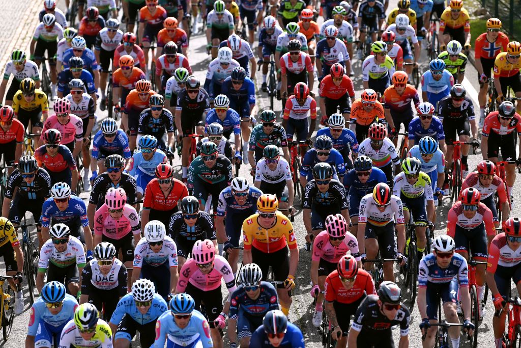 ALTO DO MALHO LOULE PORTUGAL FEBRUARY 18 Detailed view of Frederik Wandahl of Denmark and Team Bora Hansgrohe White best young jersey and the peloton competing during the 49th Volta ao Algarve em Bicicleta 2023 Stage 4 a 1779km stage from Albufeira to Alto do Malho VAlgarve2023 on February 18 2023 in Alto do Malho Loule 514m Portugal Photo by Tim de WaeleGetty Images