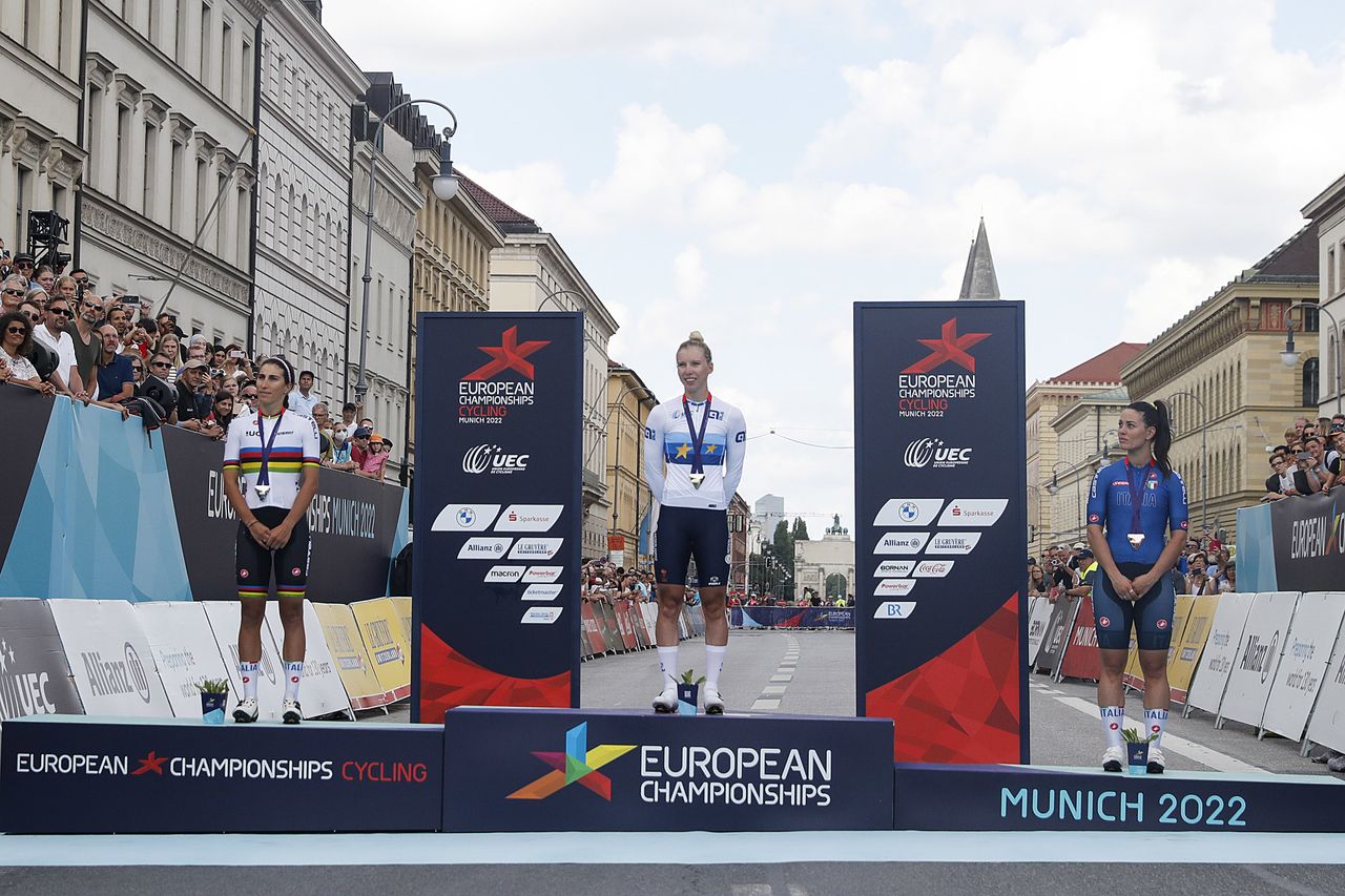 European Championships Munich 2022 - 2022 UEC Road Elite European Championships - Women's Road Race - 21/08/2022 - Lorena Wiebes (NED) - Elisa Balsamo (ITA) - Rachele Barbieri (ITA) - photo Ivan Benedetto/UEC/SprintCyclingAgency&Acirc;&copy;2022