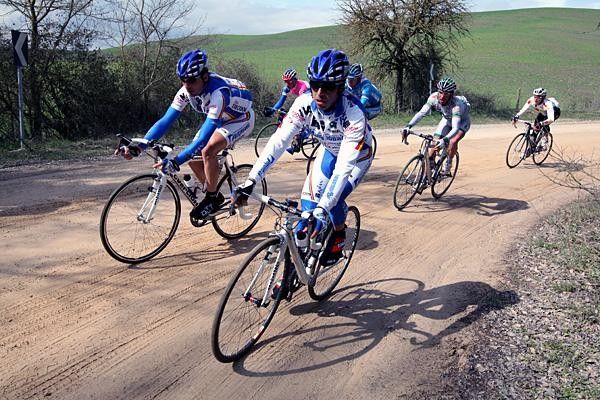Simoni tackles the white gravel roads of Monte Paschi Eroica on March 8.