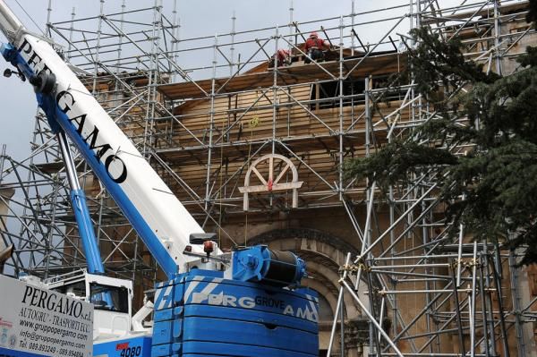 Construction workers busy returning l'Aquila to its former glory