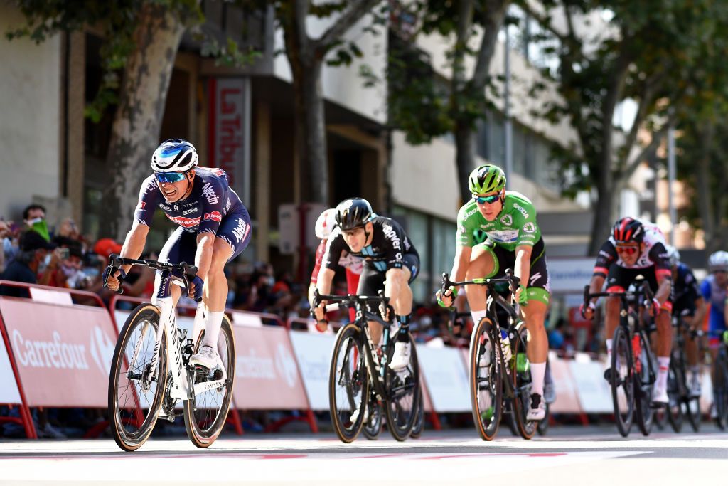 ALBACETE SPAIN AUGUST 18 LR Jasper Philipsen of Belgium and Team AlpecinFenix and Fabio Jakobsen of Netherlands and Team Deceuninck QuickStep Green Points Jersey sprint at finish line during the 76th Tour of Spain 2021 Stage 5 a 1844km stage from Tarancn to Albacete lavuelta LaVuelta21 on August 18 2021 in Albacete Spain Photo by Stuart FranklinGetty Images