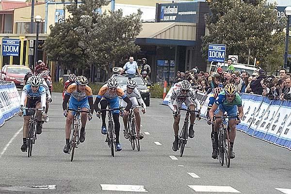 The charge to the line in Apollo Bay after riders had caught Peterson and Howard in the final 150 metres.