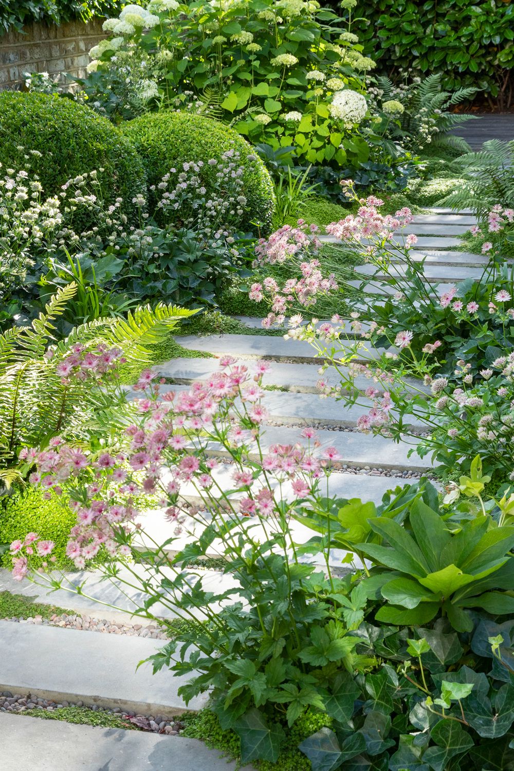 How to make a small garden look bigger 12 beautiful ways to maximize