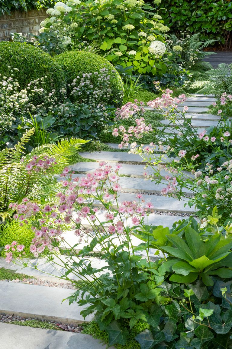 How to make a small garden look bigger 12 beautiful ways to maximize