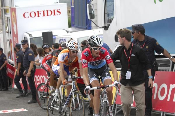 Fr&auml;nk Schleck (Saxo Bank) crosses the line.