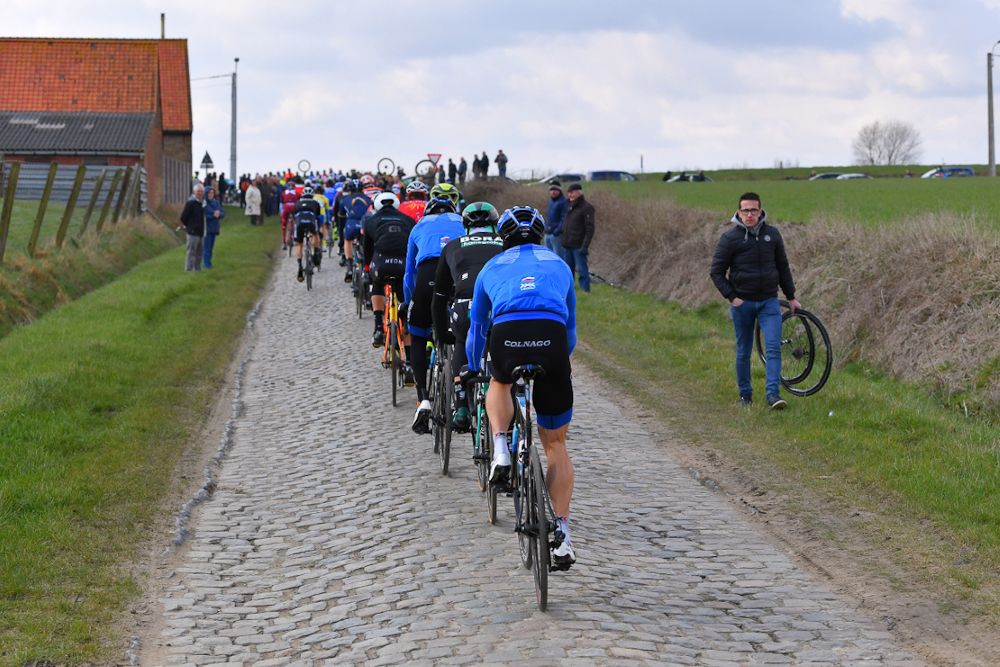 The Driedaagse De Panne-Koksijde peloton