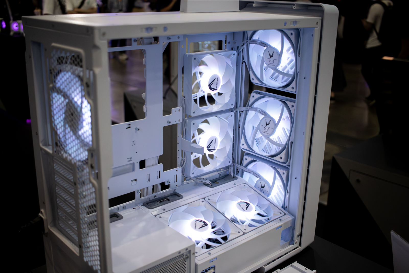 The FormulaV Line Air Power G10 PC case