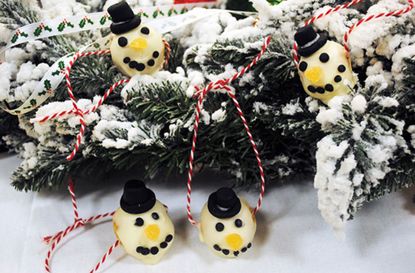 Snowman cake pop decorations