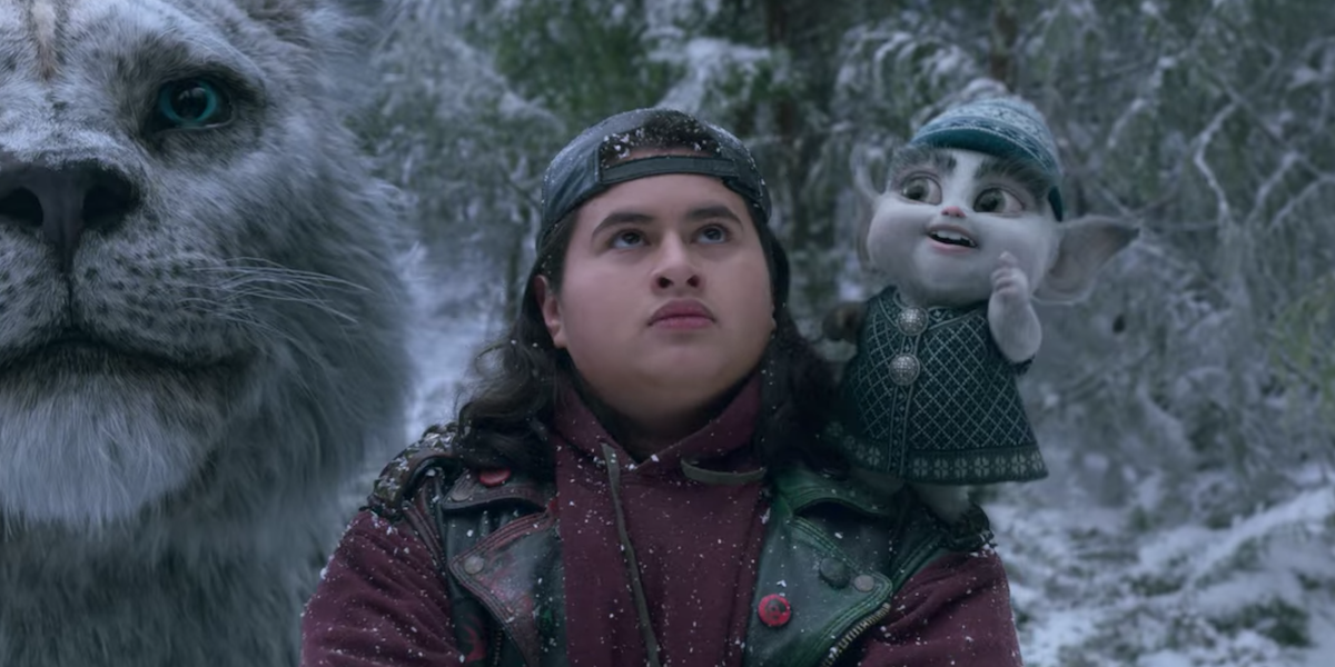 The Christmas Chronicles 2 Almost Had A Nsfw Scene Involving A Butt Naked Julian Dennison Cinemablend