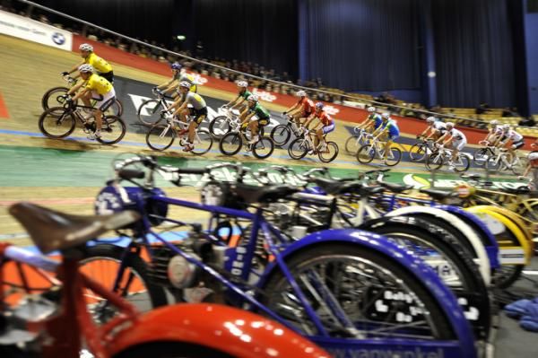 Racers on the velodrome in Gent.