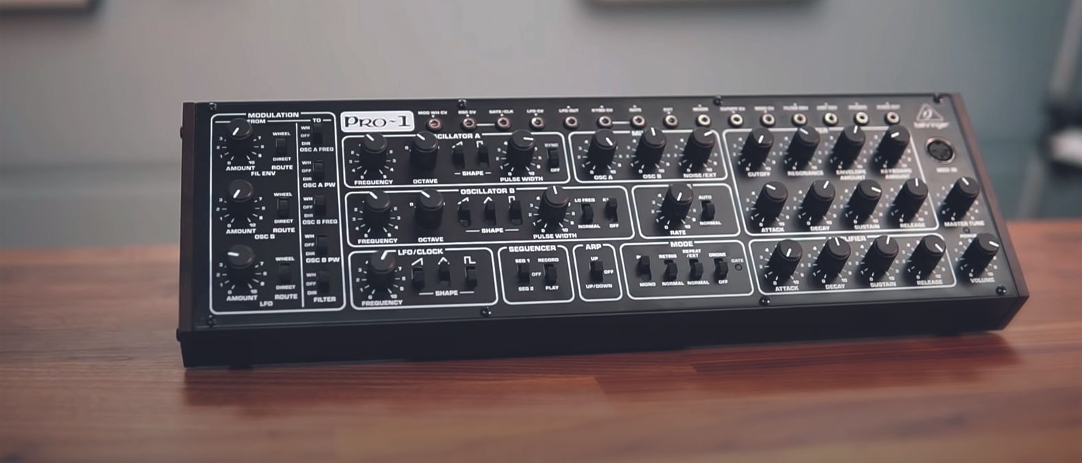 鍵盤楽器 Behringer PRO-1 Behringer Beat: PRO-1 Review - Synth and Software