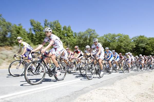 The peloton rides together early on stage one, a tough day which would see a new rider take the race lead.