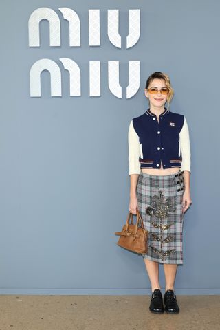 Kiernan Shipka bei der Miu Miu Spring Summer 2025 Show während der Paris Fashion Week.