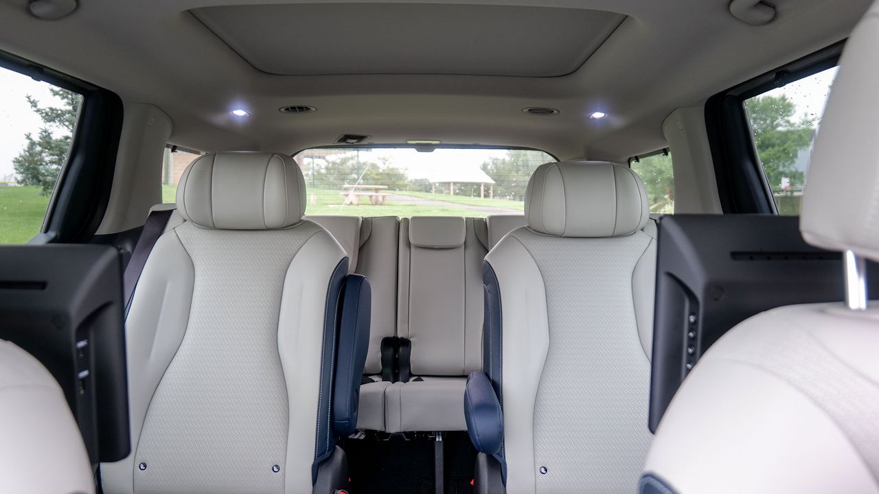 2025 Kia Carnival Hybrid SX Prestige test drive.