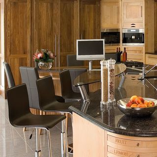 breakfast bar with flying glass worktop and leather bar stools