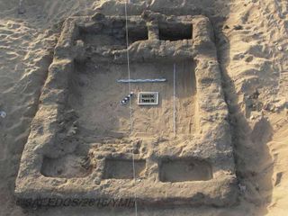 A structure made of mud-brick, possibly a residential complex was found in the ancient city at Abydos in Egypt.
