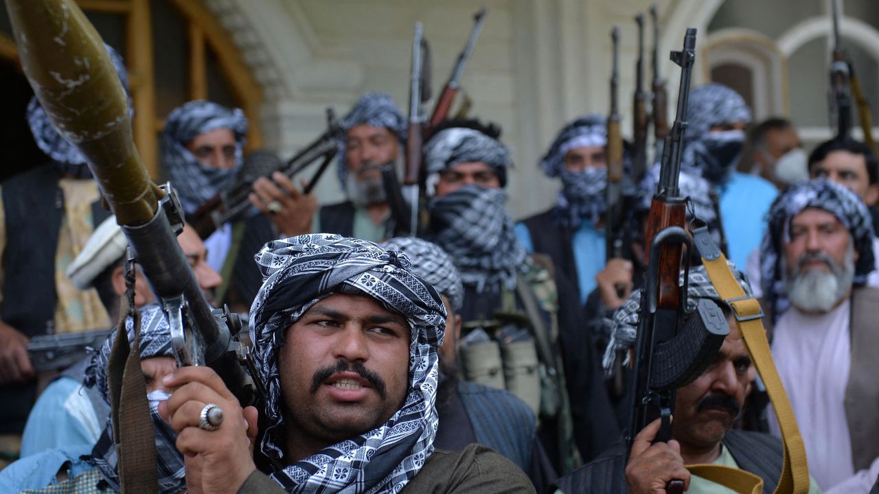 Afghan militia arm themselves to aid the military in the fight against the Taliban