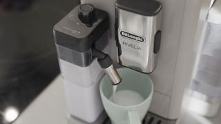 Steaming almond milk in the De'Longhi Rivelia