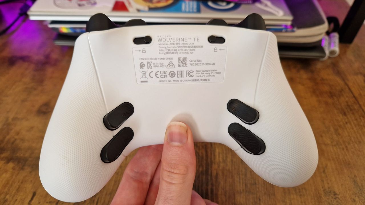The back of the Razer Wolverine V3 TE