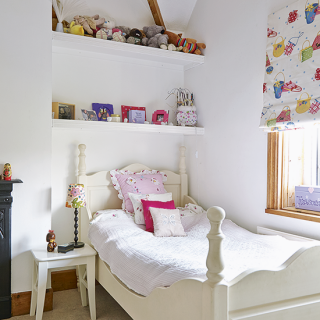 childrens bedroom with builtin shelves